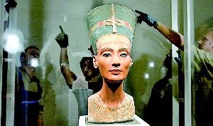 El nuevo trono de la bella Nefertiti