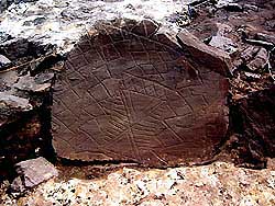 Hallan en Inglaterra una piedra tallada de 4.000 años
